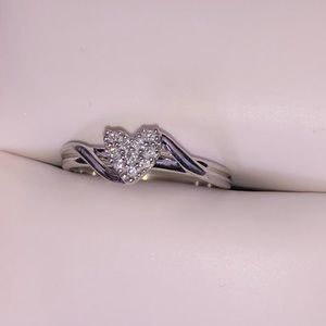 Rogers & Hollands White metal composite heart ring